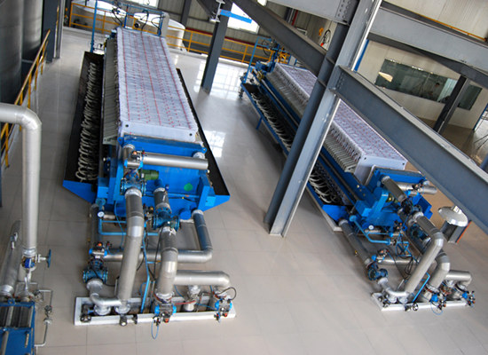 Dewaxing machine of edible oil