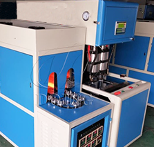 Máquina de soplado de botellas